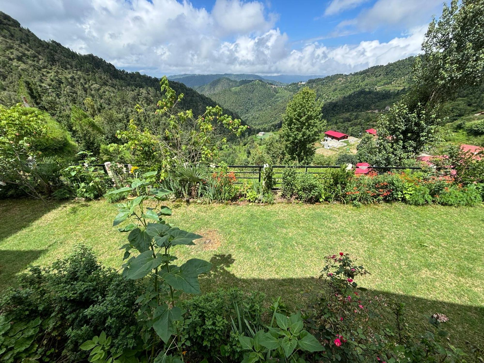 Indus Valley Mukteshwar Villa Eksteriør billede